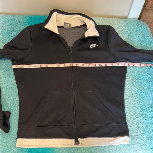 🔥Nike Black and Cream Track Jacket🔥 - Picture 3 of 6